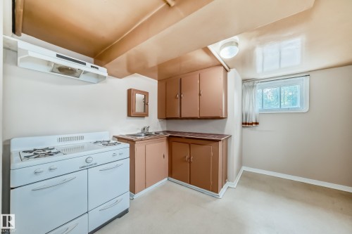 11233 95 Street, Edmonton, AB - Indoor Photo Showing Other Room