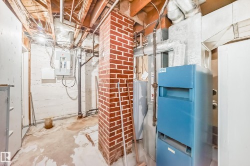 11233 95 Street, Edmonton, AB - Indoor Photo Showing Other Room