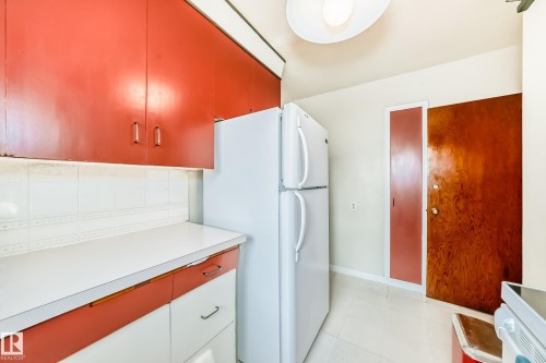 11233 95 Street, Edmonton, AB - Indoor