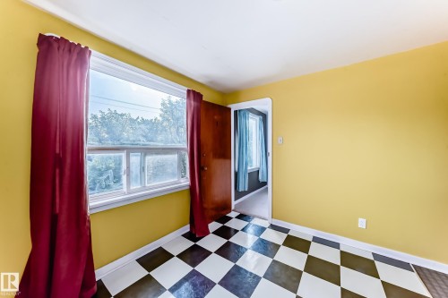 11233 95 Street, Edmonton, AB - Indoor Photo Showing Bedroom