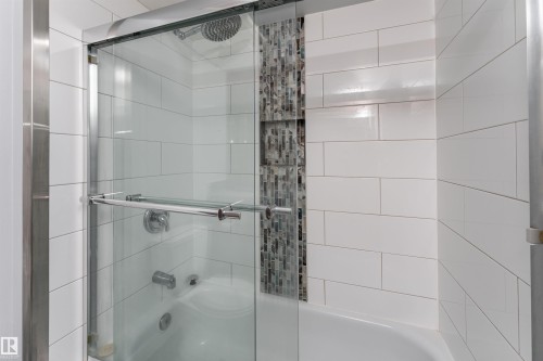 1812 9918 101 Street, Edmonton, AB - Indoor Photo Showing Bathroom