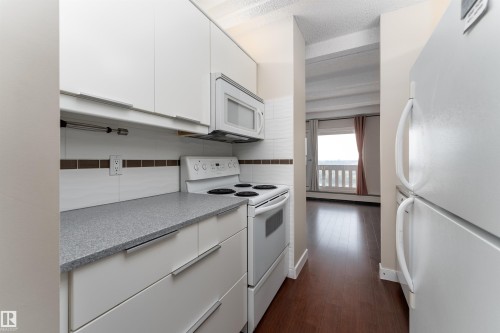 1812 9918 101 Street, Edmonton, AB - Indoor Photo Showing Kitchen