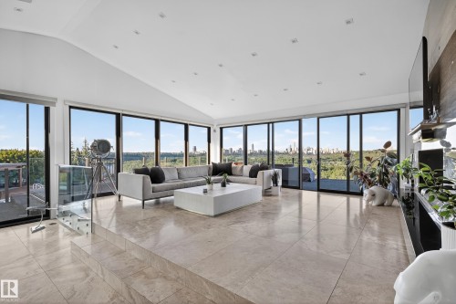 13758 Valleyview Drive, Edmonton, AB - Indoor Photo Showing Living Room