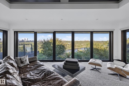 13758 Valleyview Drive, Edmonton, AB - Indoor Photo Showing Living Room