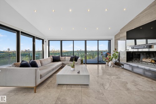 13758 Valleyview Drive, Edmonton, AB - Indoor Photo Showing Living Room