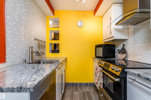 604 9028 Jasper Avenue, Edmonton, AB - Indoor Photo Showing Kitchen