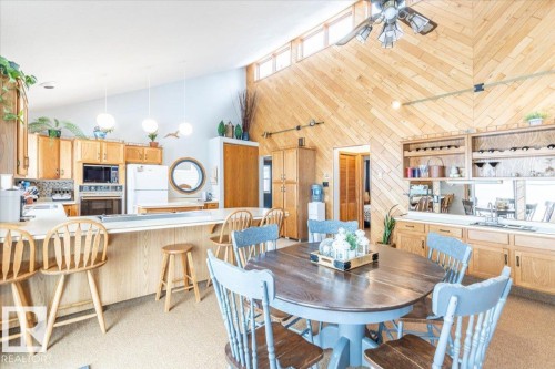 35 Lakeshore Dr, Rural Wetaskiwin County, AB - Indoor Photo Showing Dining Room
