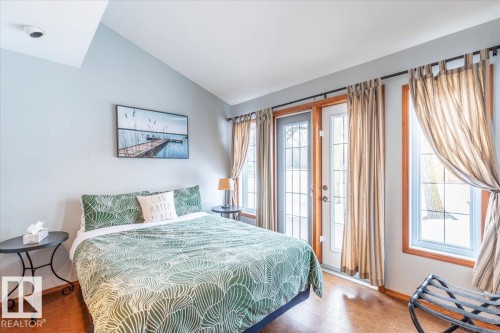 35 Lakeshore Dr, Rural Wetaskiwin County, AB - Indoor Photo Showing Bedroom