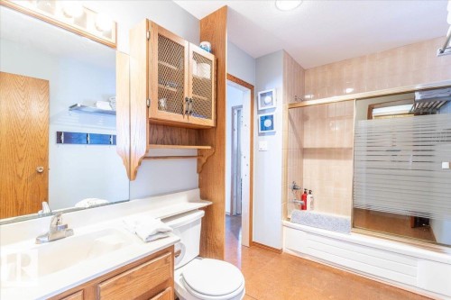 35 Lakeshore Dr, Rural Wetaskiwin County, AB - Indoor Photo Showing Bathroom