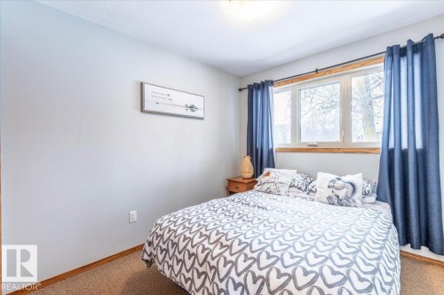 35 Lakeshore Dr, Rural Wetaskiwin County, AB - Indoor Photo Showing Bedroom