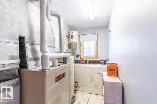 35 Lakeshore Dr, Rural Wetaskiwin County, AB - Indoor Photo Showing Laundry Room