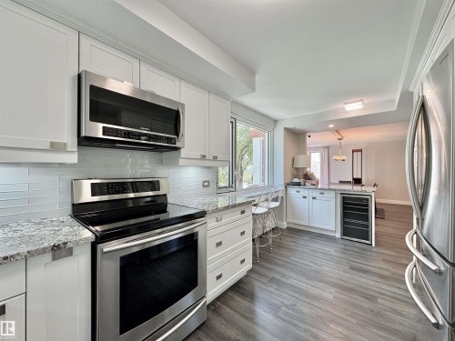 201 10010 119 Street Nw, Edmonton, AB - Indoor Photo Showing Kitchen With Upgraded Kitchen