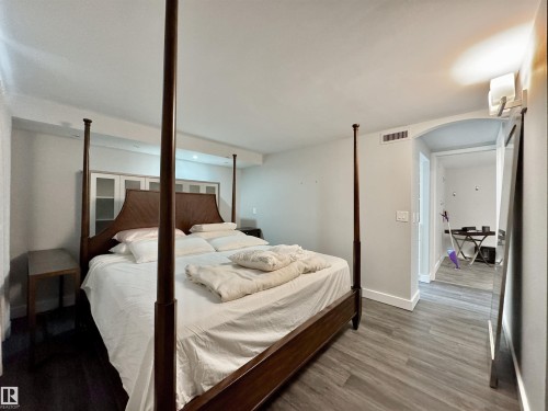 201 10010 119 Street Nw, Edmonton, AB - Indoor Photo Showing Bedroom
