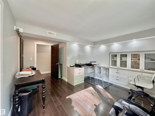 201 10010 119 Street Nw, Edmonton, AB - Indoor