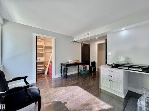 201 10010 119 Street Nw, Edmonton, AB - Indoor