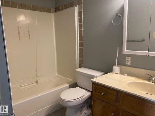 5424 55 Avenue, Wetaskiwin, AB - Indoor Photo Showing Bathroom