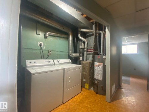 5424 55 Avenue, Wetaskiwin, AB - Indoor Photo Showing Laundry Room
