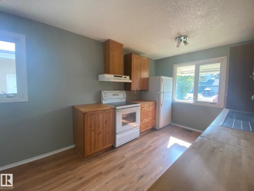 5424 55 Avenue, Wetaskiwin, AB - Indoor Photo Showing Kitchen