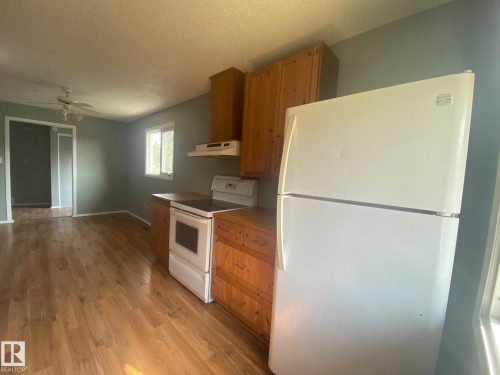 5424 55 Avenue, Wetaskiwin, AB - Indoor Photo Showing Kitchen