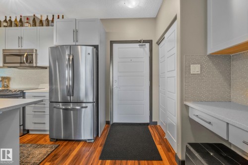 404 1144 Adamson Drive, Edmonton, AB - Indoor Photo Showing Kitchen With Stainless Steel Kitchen With Upgraded Kitchen