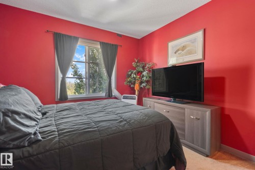 404 1144 Adamson Drive, Edmonton, AB - Indoor Photo Showing Bedroom