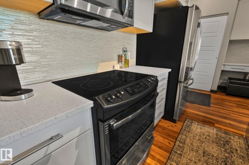404 1144 Adamson Drive, Edmonton, AB - Indoor Photo Showing Kitchen