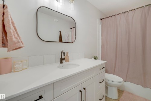 1138 Cy Becker Road, Edmonton, AB - Indoor Photo Showing Bathroom