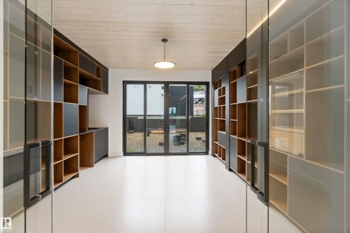 8915 Strathearn Drive, Edmonton, AB - Indoor