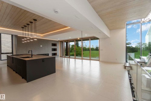 8915 Strathearn Drive, Edmonton, AB - Indoor