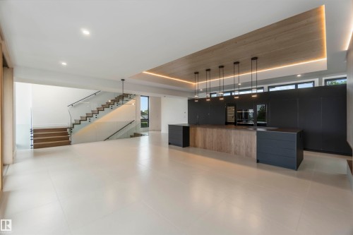 8915 Strathearn Drive, Edmonton, AB - Indoor