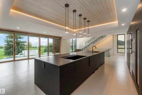 8915 Strathearn Drive, Edmonton, AB - Indoor Photo Showing Kitchen With Upgraded Kitchen