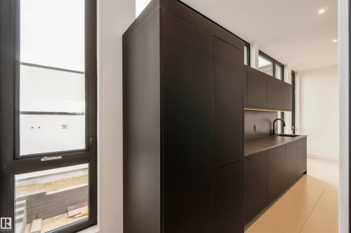 8915 Strathearn Drive, Edmonton, AB - Indoor