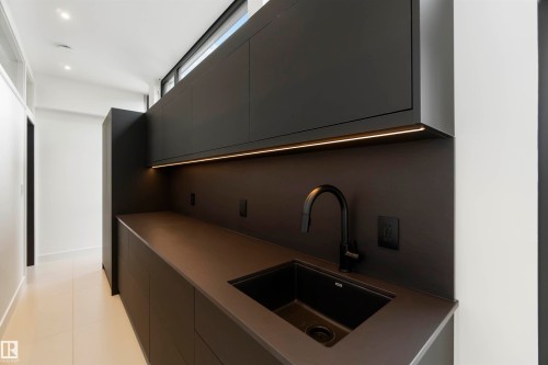 8915 Strathearn Drive, Edmonton, AB - Indoor Photo Showing Kitchen