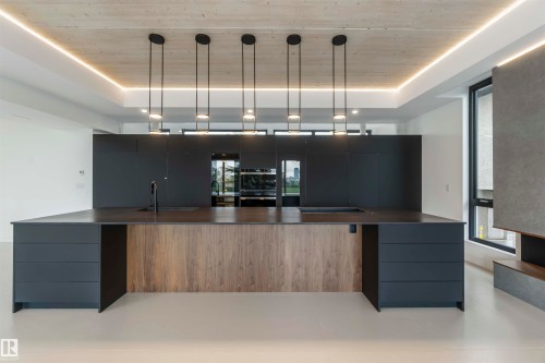 8915 Strathearn Drive, Edmonton, AB - Indoor