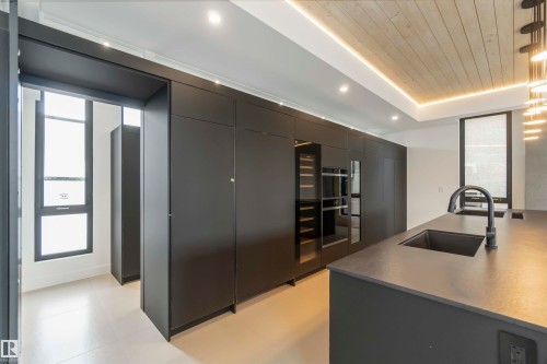 8915 Strathearn Drive, Edmonton, AB - Indoor