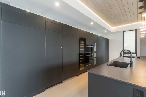 8915 Strathearn Drive, Edmonton, AB - Indoor Photo Showing Other Room