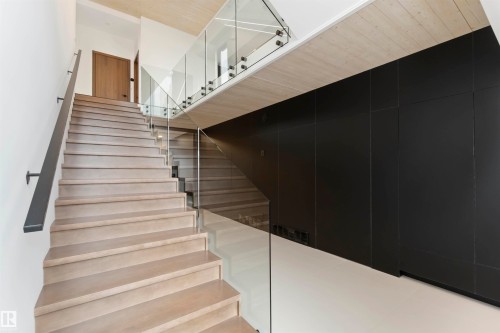 8915 Strathearn Drive, Edmonton, AB - Indoor Photo Showing Other Room