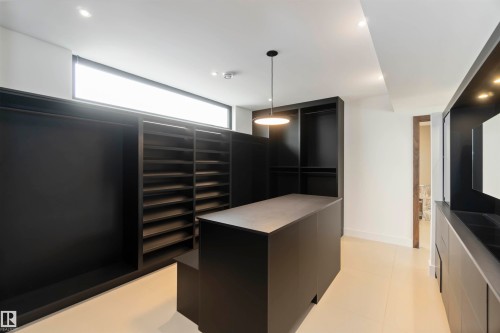 8915 Strathearn Drive, Edmonton, AB - Indoor