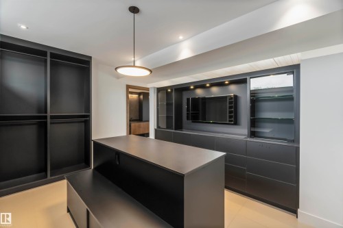 8915 Strathearn Drive, Edmonton, AB - Indoor