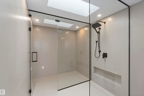 8915 Strathearn Drive, Edmonton, AB - Indoor Photo Showing Bathroom