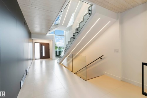 8915 Strathearn Drive, Edmonton, AB - Indoor Photo Showing Other Room