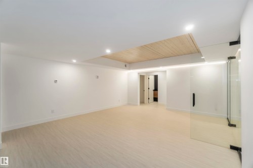 8915 Strathearn Drive, Edmonton, AB - Indoor Photo Showing Other Room