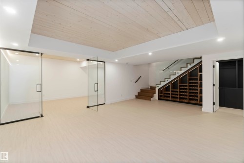 8915 Strathearn Drive, Edmonton, AB - Indoor