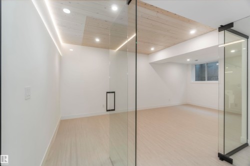 8915 Strathearn Drive, Edmonton, AB - Indoor Photo Showing Other Room