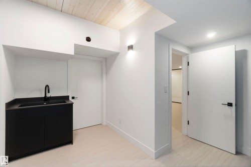 8915 Strathearn Drive, Edmonton, AB - Indoor Photo Showing Other Room