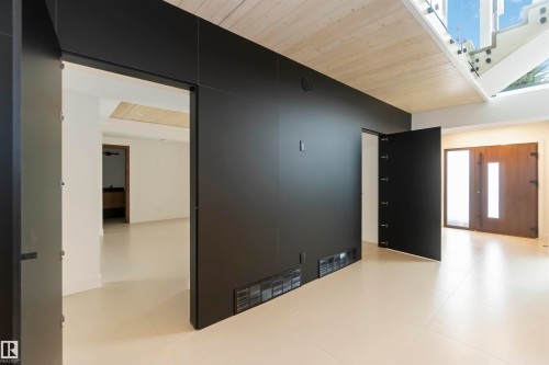 8915 Strathearn Drive, Edmonton, AB - Indoor Photo Showing Other Room