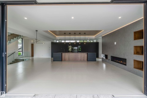 8915 Strathearn Drive, Edmonton, AB - Indoor