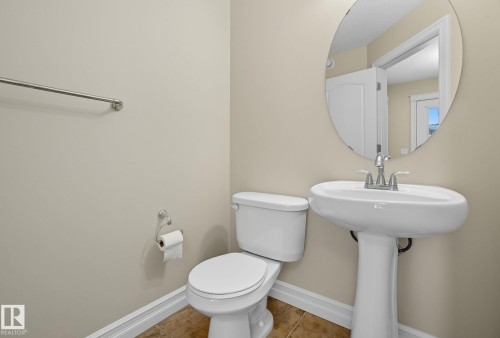 11611 17 Avenue, Edmonton, AB - Indoor Photo Showing Bathroom