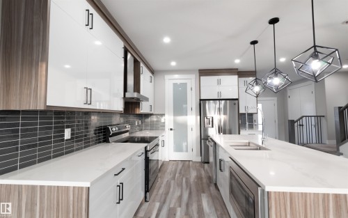 17704 59 Street Nw, Edmonton, AB - Indoor Photo Showing Kitchen With Double Sink With Upgraded Kitchen