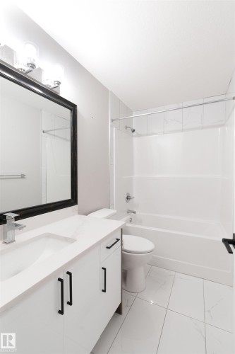 17704 59 Street Nw, Edmonton, AB - Indoor Photo Showing Bathroom